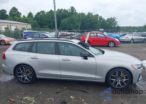 2024 Volvo V60 Recharge Plug-In Hybrid T8 Polestar Engineered из США, поврежденный, VIN YV1H60EP8R1627666